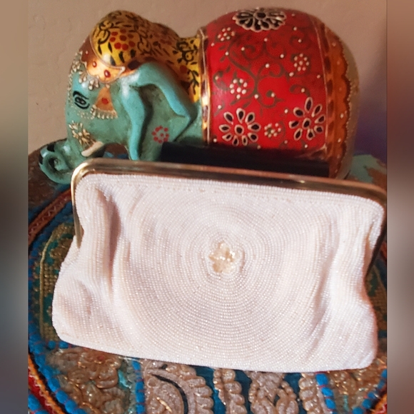 "Bags by Debbie Made in Japan" Vintage 1960s Beaded Clutch - Picture 2 of 4